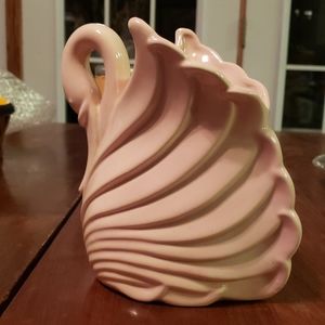 Gorgeous vintage swan planter